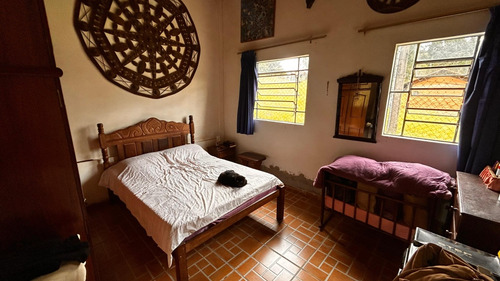 Sítio 3 Hectares Com Nascente, 2 Casas E 3 Chalés