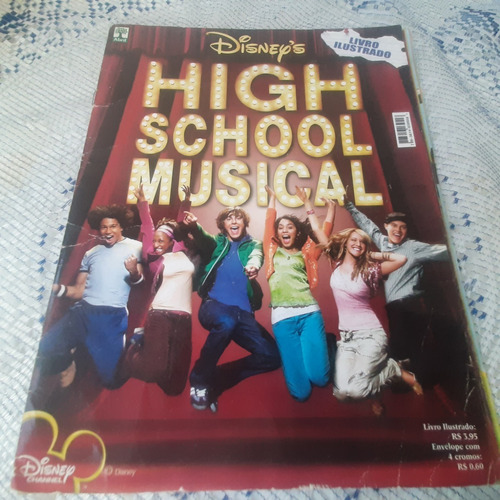 Livro Ilustrado High School Musical Álbum Com 98 Figurinhas
