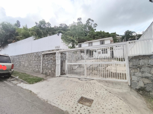 Super Potencial Casa Ubicada En Una De Las Mejores Urb.de Caracas, Caracterizada Por Ser Una Zona Unifamilia En Venta Prados Del Este 