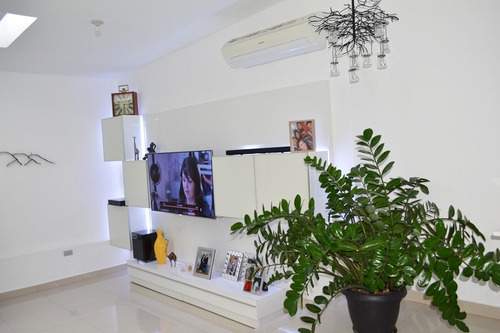 Imagen 2 de 20 de Hermoso E Impecable En Town House En Tazajal, Naguanagua Res. Villa Fontina Adp