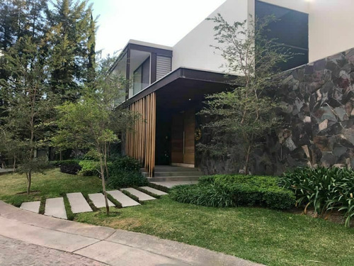 Residencia De Super Lujo En Valle Real Dentro De Coto Y Con
