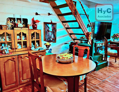 Hermosa Casa De Dos Pisos En Pasaje Cerrado, 3d/2b