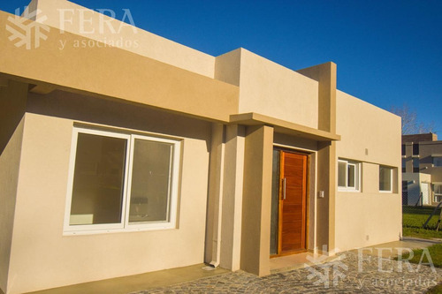 Imagen 2 de 12 de Venta De Casa 3 Ambientes En Fincas De Hudson (24242)