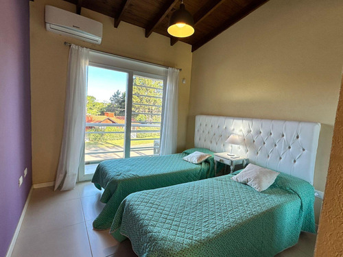 Casa En Venta - 5 Dormitorios 4 Baños - Pinamar