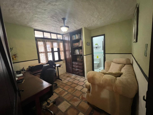 Imagen 2 de 20 de Se Vende Exclusiva Casa En Valle Arriba. Zp