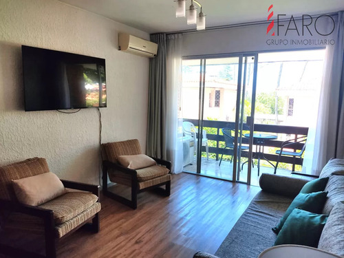 Encantador Apartamento En Arcobaleno, 2 Dormitorios Con Acciones De Piscina, Cochera Y Baulera. Consultenos!