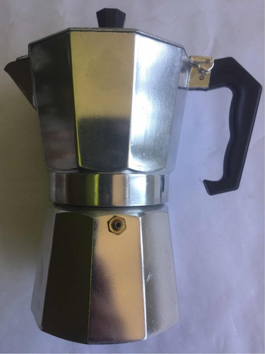 Imagen 4 de 6 de Cafetera Tipo Greca Para 6 Tazas Marca Cofre Maker