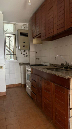 Imagen 2 de 7 de Chacabuco Al 100 En Venta - Liquido!!! 2 Dorm . Frente C/ Balcón . Amplio
