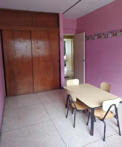 Imagen 13 de 21 de Casa-quinta De Dos Plantas En Calle Cerrada