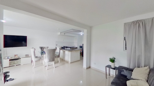Apartamento En Piso 1, Conjunto Residencial Cafeto, Cachipay, Al Sur De Cali. Área 75m2.