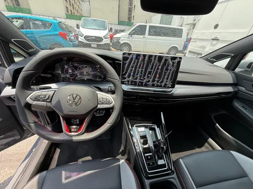 Volkswagen Golf GTI 2.0L Turbo 261HP DSG7 vel