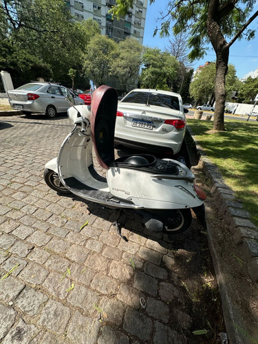 Scooter Beta Arrow Tempo 150 Blanca 32.000kms
