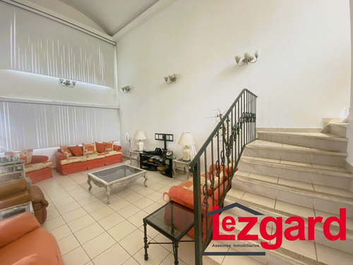 Amplio Refugio Familiar: Casa Con 5 Recámaras A La Venta En Lomas De Cocoyoc