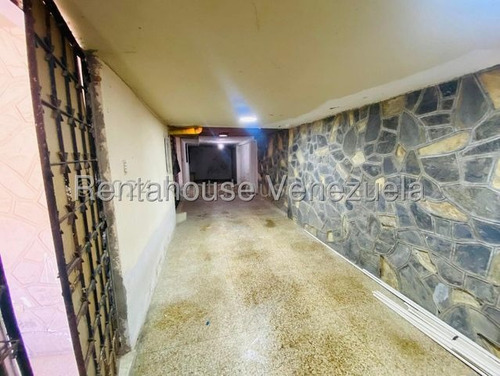 Casa De Uso Comercial, En Alquiler En Los Palos Grandes. 25-14860