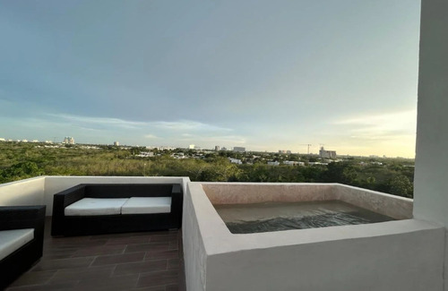 Penthouse Con Rooftop Y Jacuzzi Privado, En Venta, Zona Norte, Mérida Yucatán