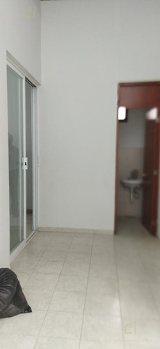 Edificio De 3 Pisos En Venta, Ebicado En El Centro Histórico De Veracruz, Cuenta Con Locales Y Oficinas