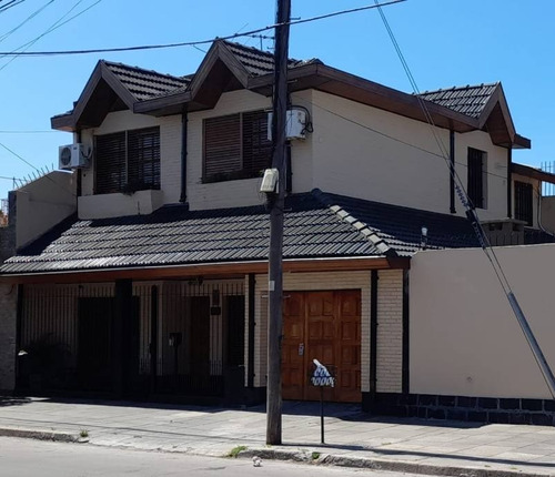 Casa En 2 Plantas De 5 Ambientes Parque Parrilla 