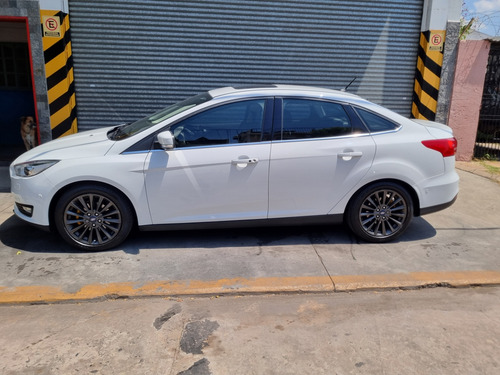Ford Focus III 2.0 Sedan Titanium Mt
