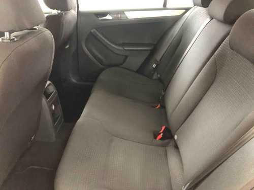 Imagen 12 de 15 de Volkswagen Jetta 2018 4p Comfortline L5/2.5 Aut