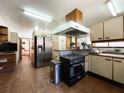 Casa En Venta De 7 Dorm. En Las Condes