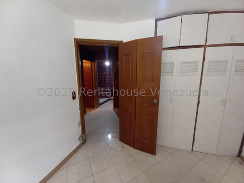 Amplio Y Comodo Apartamento Para Diseñar A Su Estilo Con Detalles Mediterraneos En Piedra Y Madera, Con Excelente Ubicacion Zona Norte De La Gran Valencia, Piso Medio, Edificio Conservado
