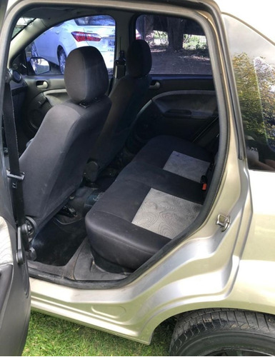 Imagen 6 de 12 de Ford Fiesta Max Ambiente Mp3