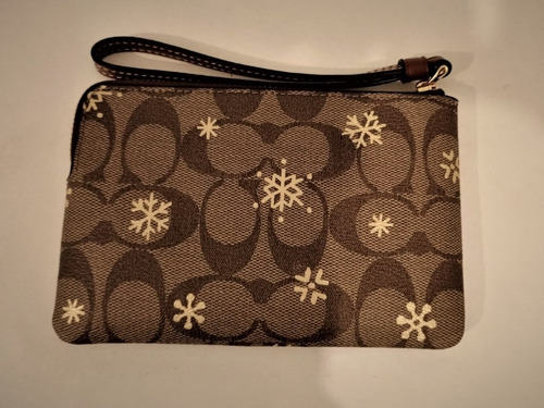 Coach Bolsa Munequera Con Cierre Piel Con Logo Acabado De Los Herrajes Oro Color Marrón Oscuro Correa De Hombro Marrón Oscuro Diseño De La Tela Estampado De Firma De La Marca