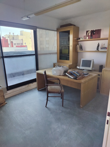 Oficina 4 Ambientes 140m2. 3 Baños, Cocina, Deposito Y Cochera.