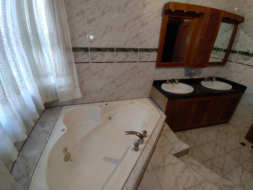 Imagen 18 de 30 de Se Vende Hermoso Y Espectacular Apartamento Resd. Acuario En La Soledad Lo Mejor Zona Norte De Aragua Maracay 04243785803