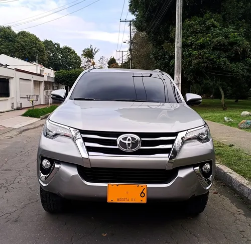 Toyota Fortuner 2.7l Mid