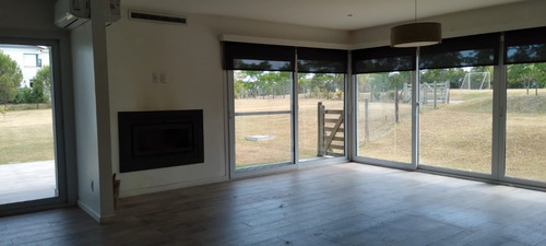 Imagen 2 de 19 de Hermosa Casa Con Gran Terreno En Barrio Privado Carmel