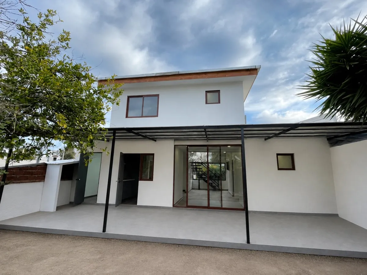 Imagen 1 de 19 de Casa Recien Remodelada Y Ampliada En Las Condes