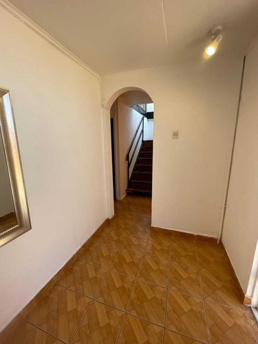 Amplia Casa En Arriendo (80084)