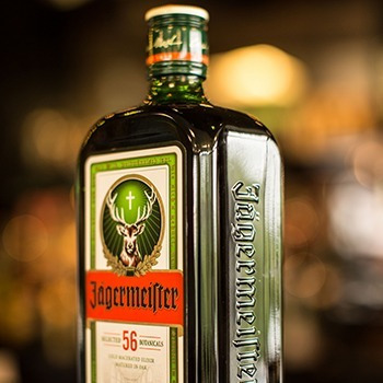 Imagen 2 de 6 de Jagermeister Licor De Hierbas 700ml Aleman