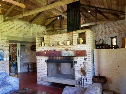 Gran Casco Con Vivienda De 5 Dormitorios 3 Baños, Pileta , 34 Hectareas,