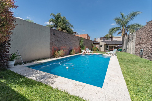 Venta Casa 6 Amb Parque Pileta En Villa Luzuriaga