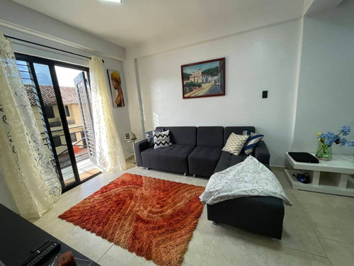 Iris H. Vende Apartamento (69m2). Guayabal .naguanagua.