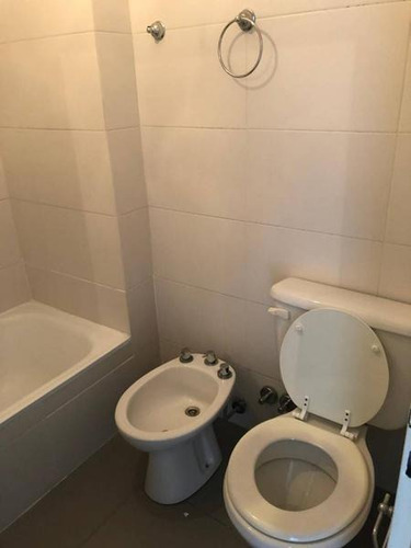 Imagen 10 de 16 de Departamento 2 Ambientes En Venta - Con Balcon - Castelar Centro - Proximo Estacion - Permuta