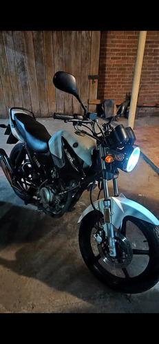 Yamaha Ybr 125 Ed Modelo 2023 Con Tan Solo 14,000klm