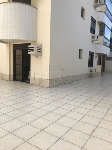 Apartamento A Venda No Bairro Trindade Em Florianopolis - V-79227