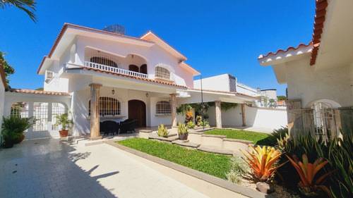 Venta Impecable Casa Quinta La Viña Valencia Calle Cerrada Con Vigilancia