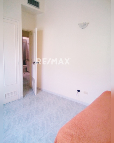 Imagen 8 de 12 de Se Vende Town House En La Av. Anzoátegui, Lechería. Ana Villamizar 0412-5935260.
