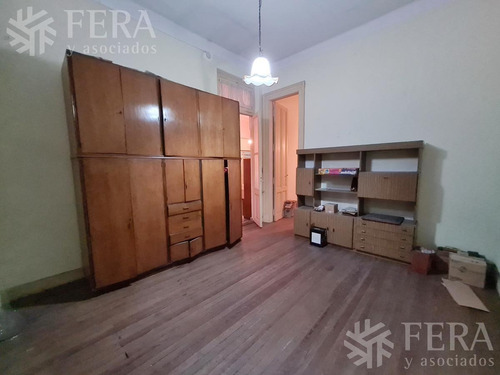 Venta De Casa 5 Ambientes Con Cochera Y Patio En Quilmes (26821)