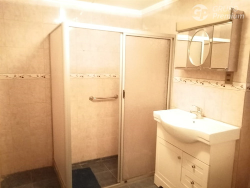 Casa En Venta De 2 Dorm. En El Bosque