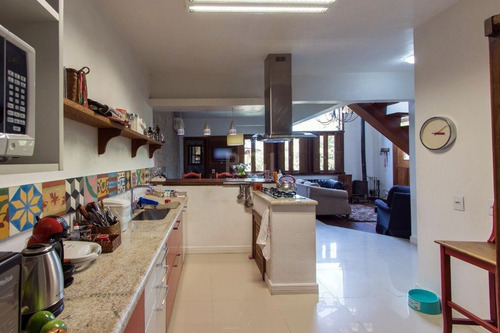 Casa Em Ponta Grossa Com 3 Dormitórios - Lu430278