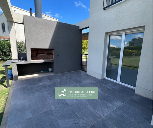 Casa Con Pileta En Venta En Barrio Puerto | El Cantón - Financiación - 3 Dormitorios - Pérgola Cubierta