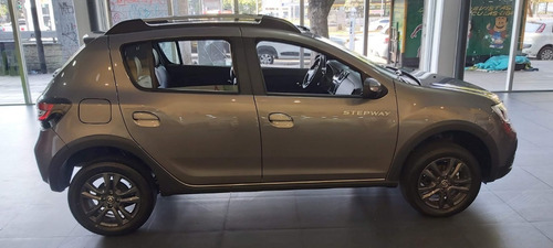 Imagen 10 de 15 de Autos Y Camionetas Renault Sandero Stepway Toyota Yaris E
