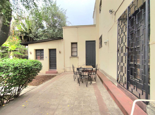 Casa En Venta De 5 Dormitorios En Ñuñoa