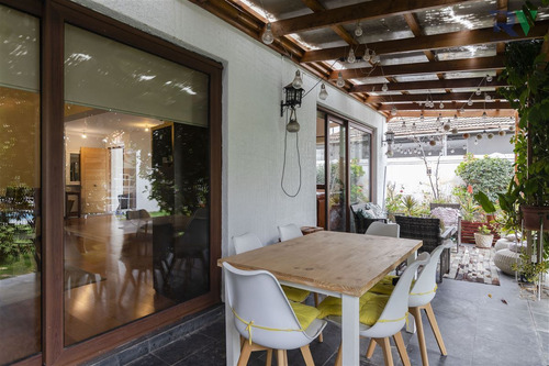 Preciosa Casa En Venta De 4 Dormitorios