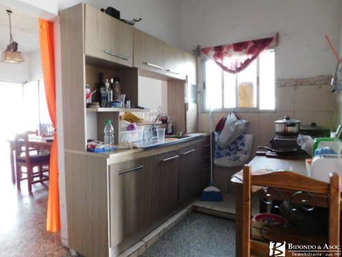 Imagen 8 de 13 de Casa En Padrón Único Con Entrada Para Varios Vehículos